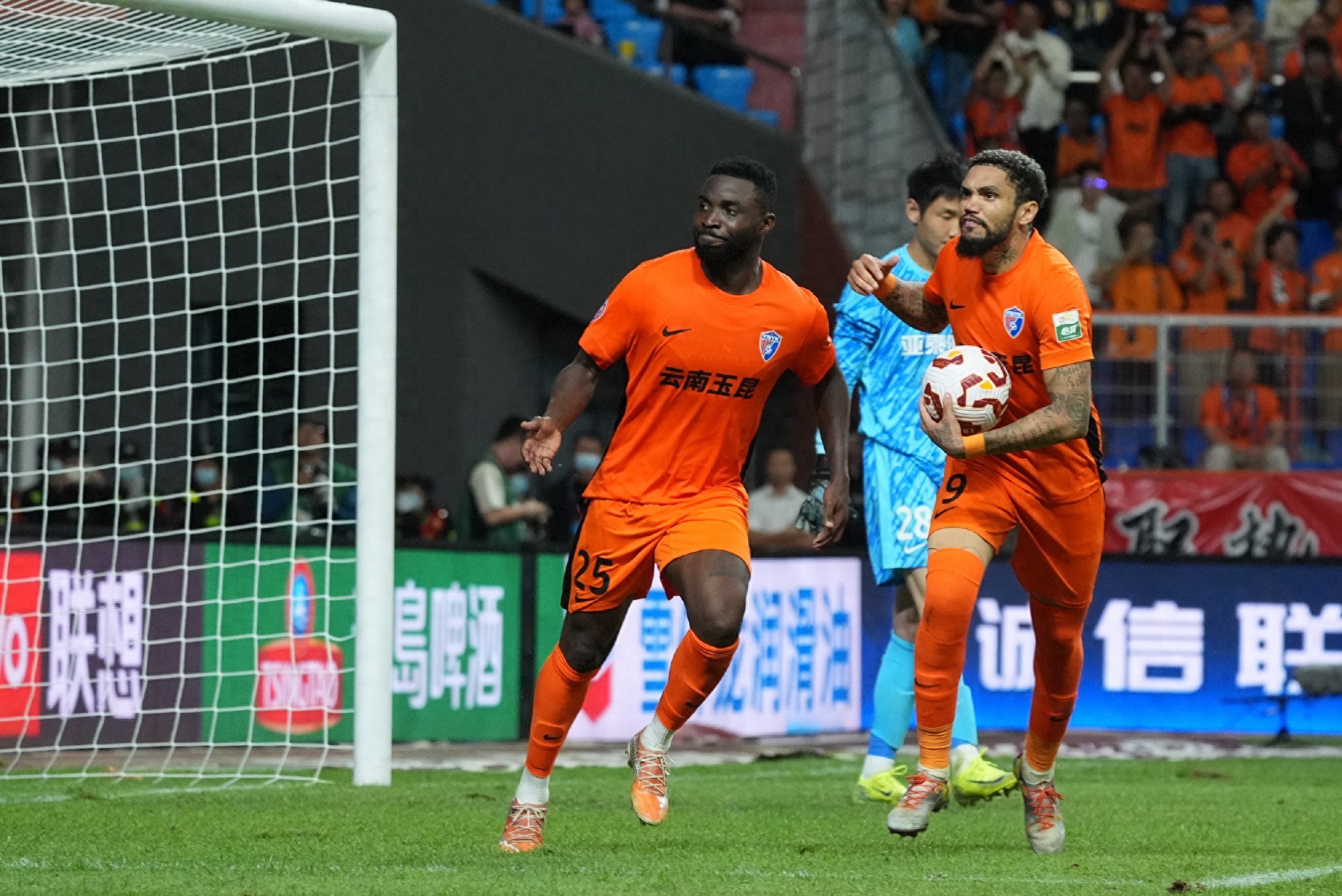 詹姆斯父与,子并肩布朗,共战赛场尽,500体育首页,即时比分,比分直播,足球比分直播,500官网