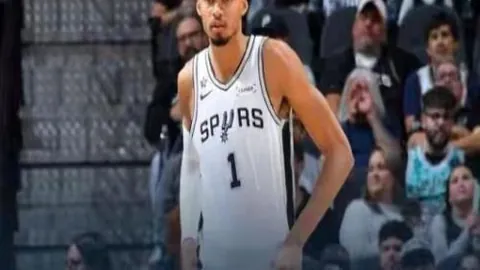 湖人新加盟球员巅峰状态闪耀，独揽163分领跑团队，助力球队荣耀，携手东皇共创冠军之路！